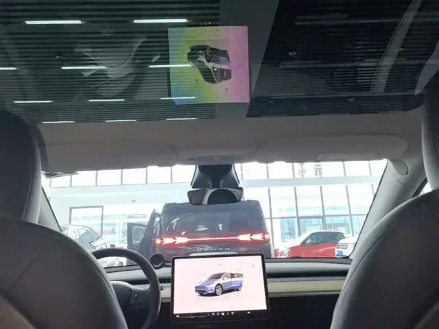 Tesla Model Y — Фото автомобиля 17