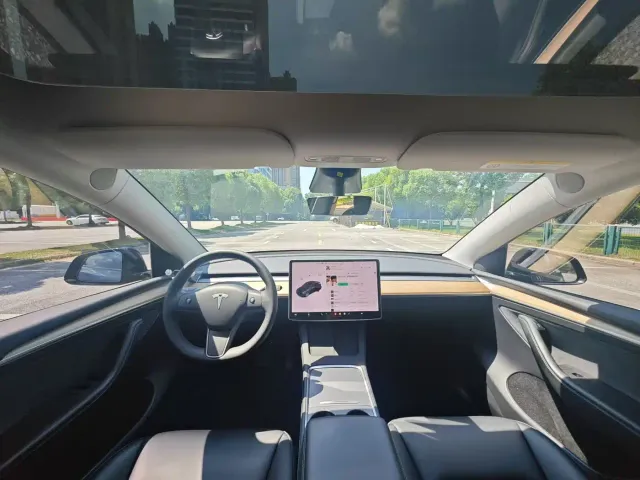 Tesla Model Y — Фото автомобиля 5