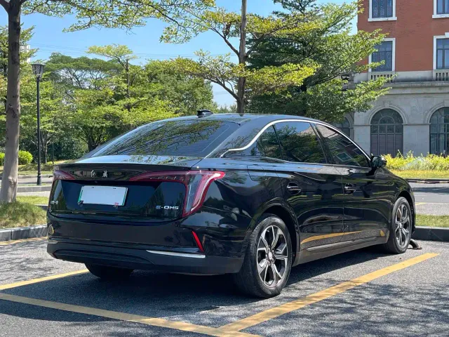 Hongqi E-QM5 — Фото автомобиля 6