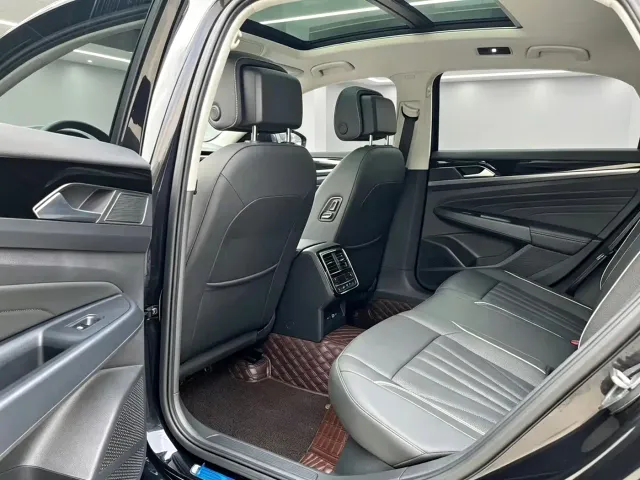 Volkswagen Passat — Фото автомобиля 7