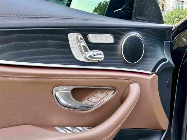 Mercedes-Benz E-Class — Фото автомобиля 6