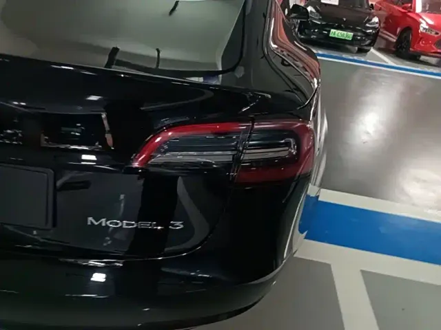Tesla Model 3 — Фото автомобиля 7