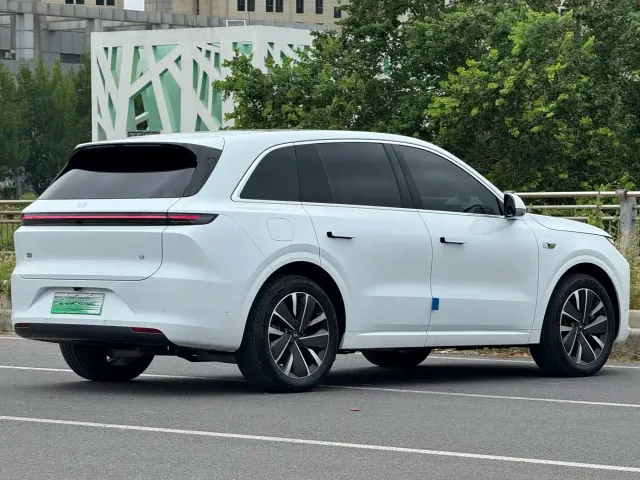 Li Auto L6 — Фото автомобиля 13
