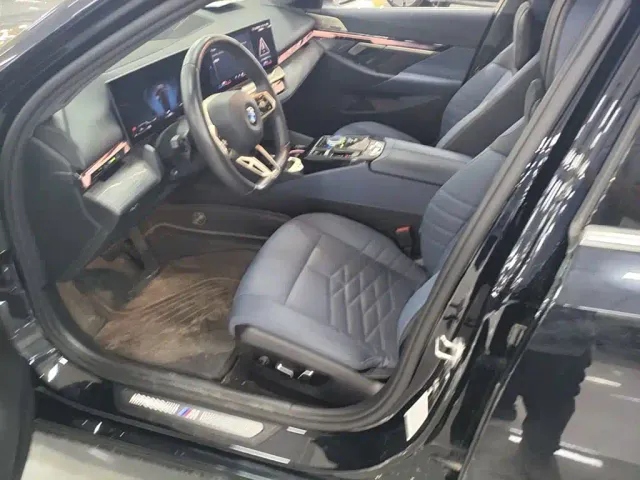 BMW 5 Series — Фото автомобиля 14