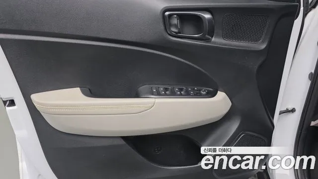 Hyundai Venue — Фото автомобиля 24