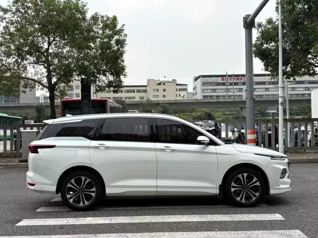 Wuling Victory — Фото автомобиля 4