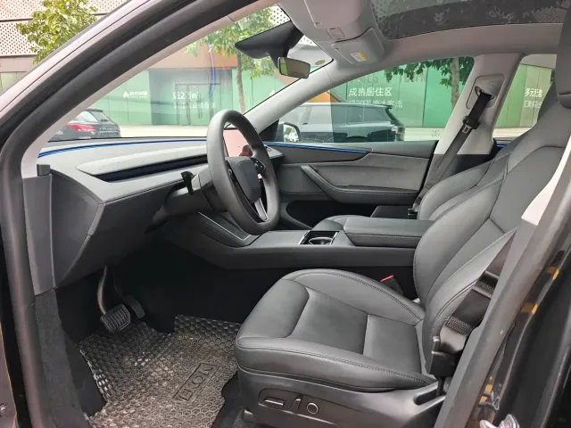Tesla Model Y — Фото автомобиля 8