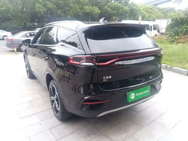 BYD Tang — Фото автомобиля 4