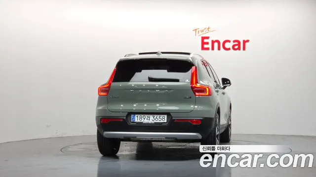 Вольво XC40 B4 Ultimate Bright — Фото автомобиля 4
