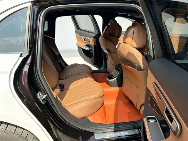 Mercedes-Benz E-Class — Фото автомобиля 7