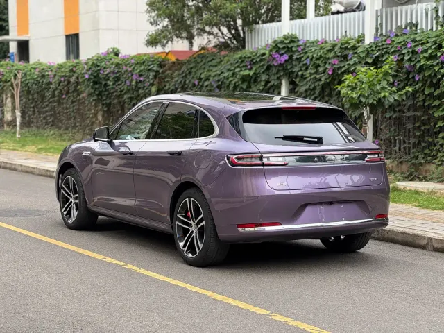 Aito M5 — Фото автомобиля 6