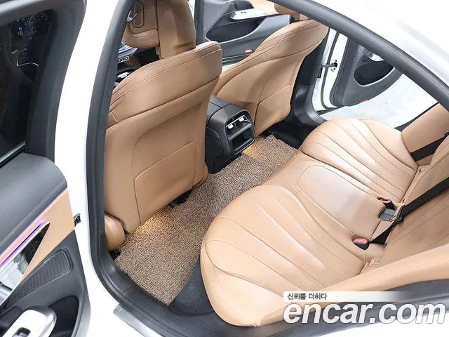 Mercedes-Benz E-Class — Фото автомобиля 16