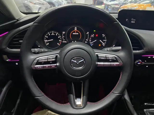 Mazda Axela — Фото автомобиля 19