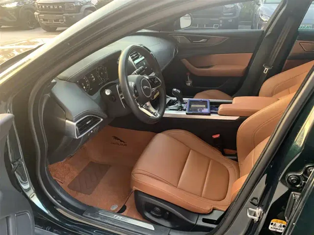 Jaguar XEL — Фото автомобиля 4