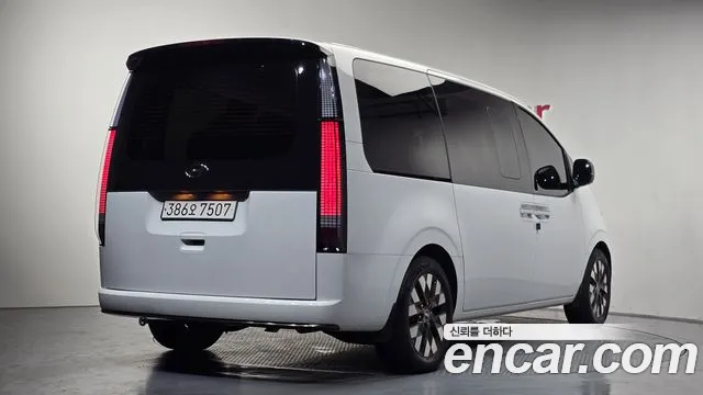 Hyundai Staria Staria Lounge 7 мест — Фото автомобиля 2