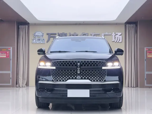 Lincoln Navigator — Фото автомобиля 2