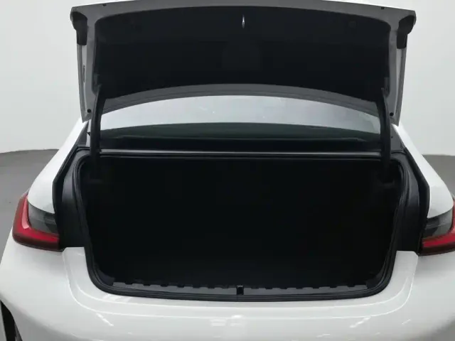 BMW 3 Series — Фото автомобиля 16