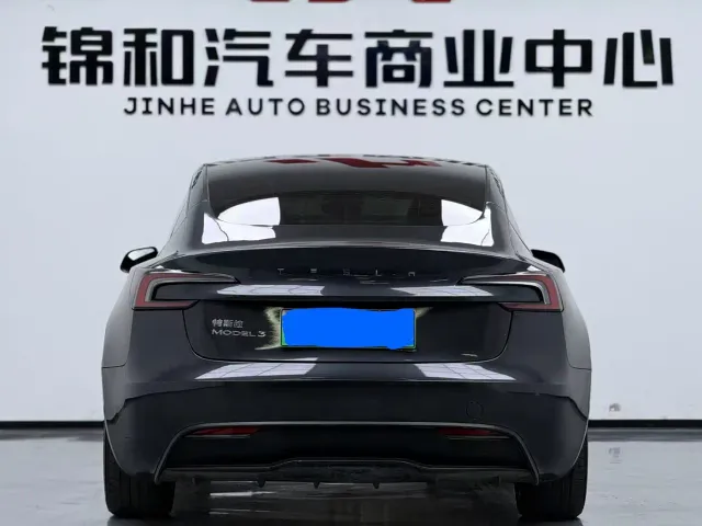 Tesla Model 3 — Фото автомобиля 5