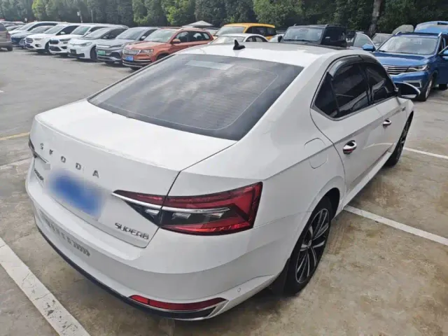 Skoda Superb — Фото автомобиля 6