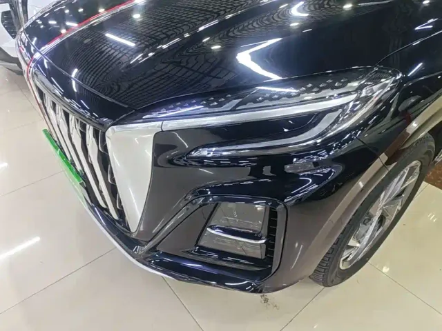 Hongqi HS3 PHEV — Фото автомобиля 23