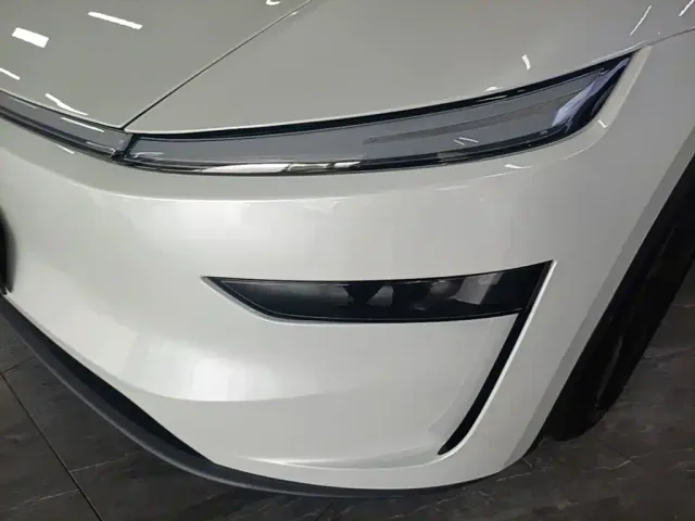 Tesla Model Y — Фото автомобиля 23