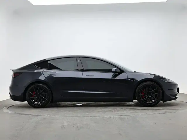 Tesla Model 3 — Фото автомобиля 5