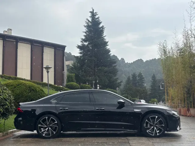 Audi A7L — Фото автомобиля 8