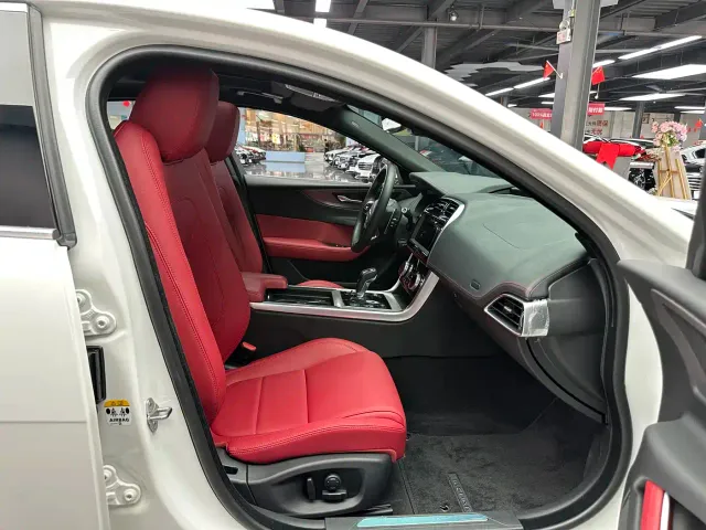 Jaguar XEL — Фото автомобиля 6