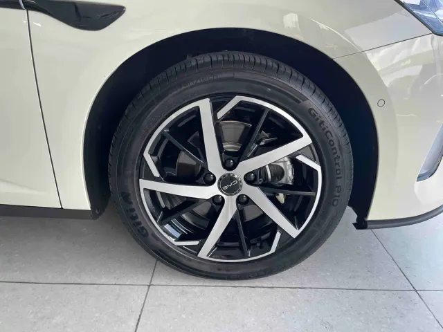 BYD Seal 07 DM-i — Фото автомобиля 23