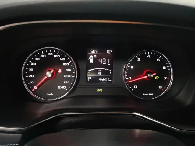 Roewe RX8 — Фото автомобиля 14