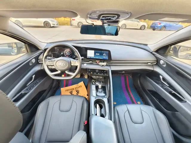 Hyundai Elantra 2022 1.5L CVT LUX Premium Edition — Фото автомобиля 13