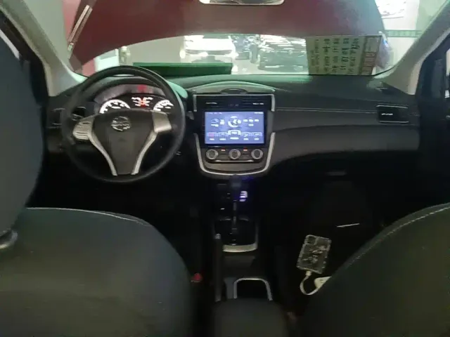 Nissan Tiida — Фото автомобиля 9