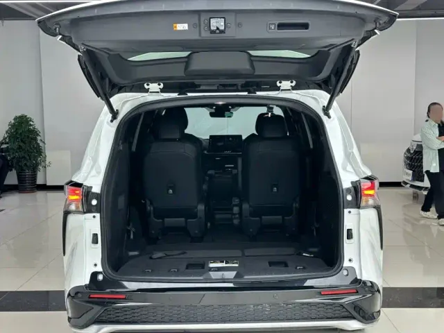 Toyota Granvia — Фото автомобиля 11