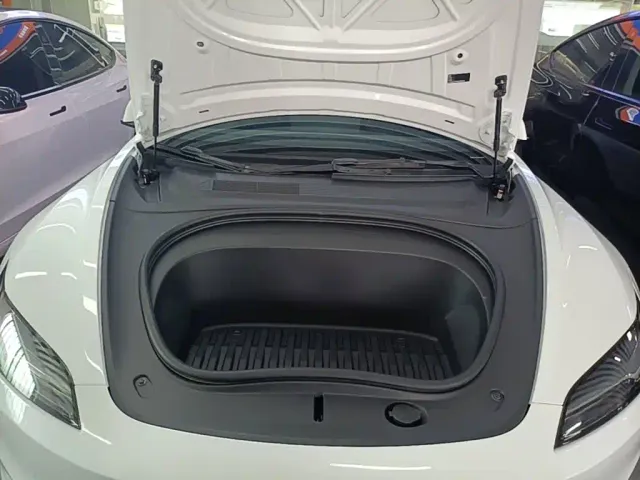 Tesla Model 3 — Фото автомобиля 19