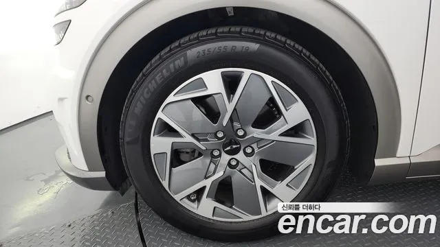 Genesis GV60 — Фото автомобиля 5