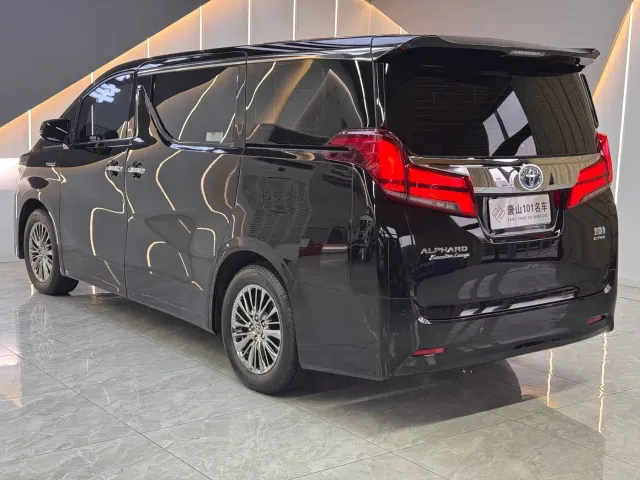 Toyota Alphard — Фото автомобиля 9