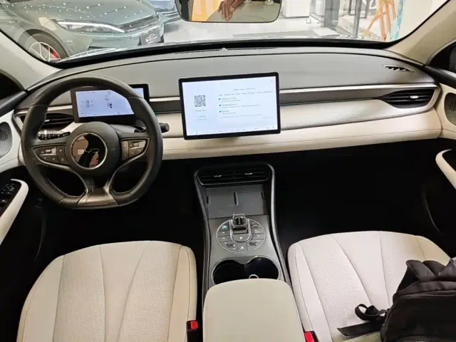 BYD Seal 05 DM-i — Фото автомобиля 13