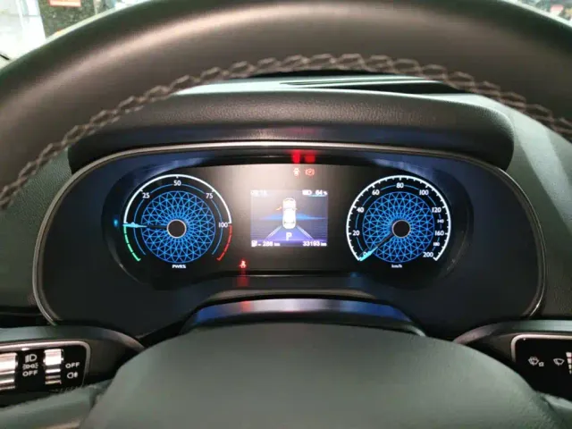 Hongqi E-QM5 — Фото автомобиля 11