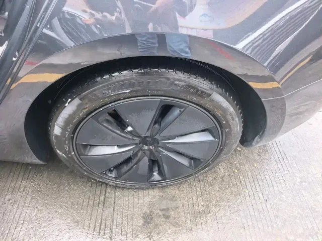 Tesla Model 3 — Фото автомобиля 14