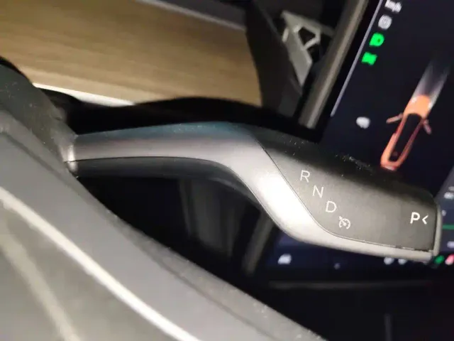 Tesla Model Y — Фото автомобиля 15