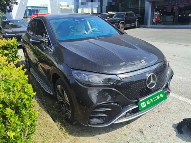 Mercedes-Benz EQE SUV — Фото автомобиля 3