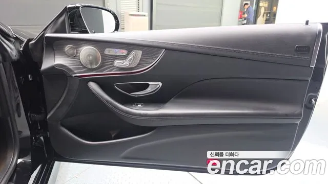 Mercedes-Benz E-Class — Фото автомобиля 24