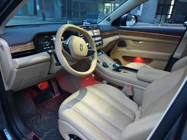 Aito M7 — Фото автомобиля 2