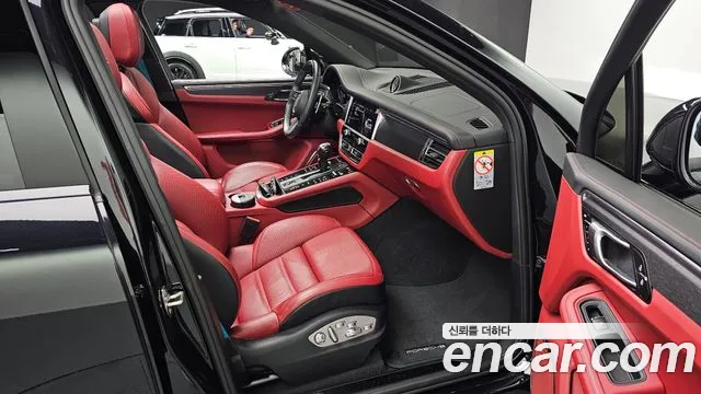 Porsche Macan — Фото автомобиля 10