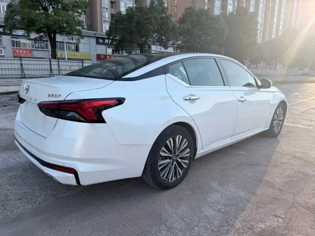 Nissan Teana — Фото автомобиля 4