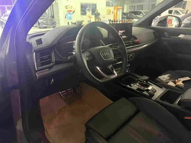 Audi Q5L Sportback — Фото автомобиля 3