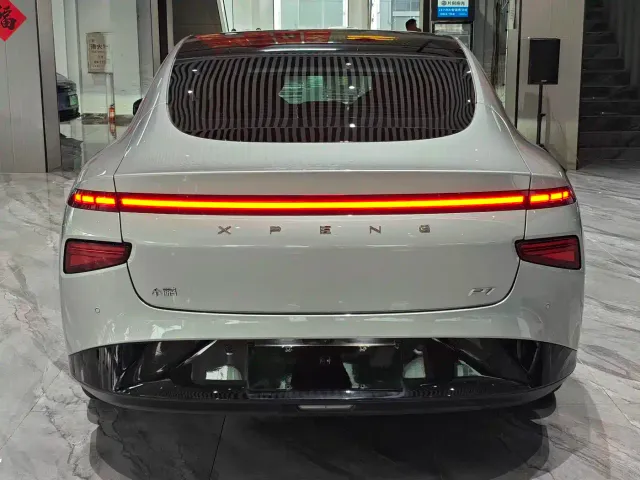 Xpeng P7 — Фото автомобиля 6