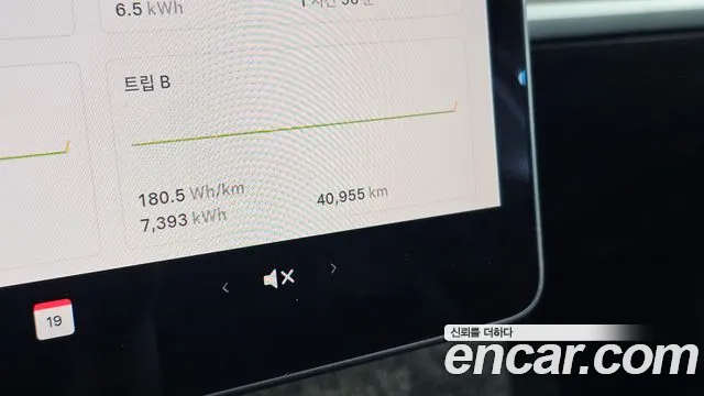 Tesla Model Y — Фото автомобиля 8
