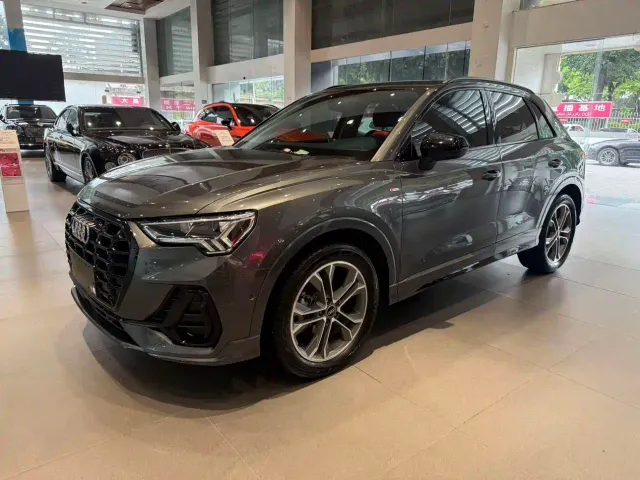 Фотография автомобиля — Audi Q3