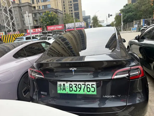 Tesla Model Y — Фото автомобиля 8